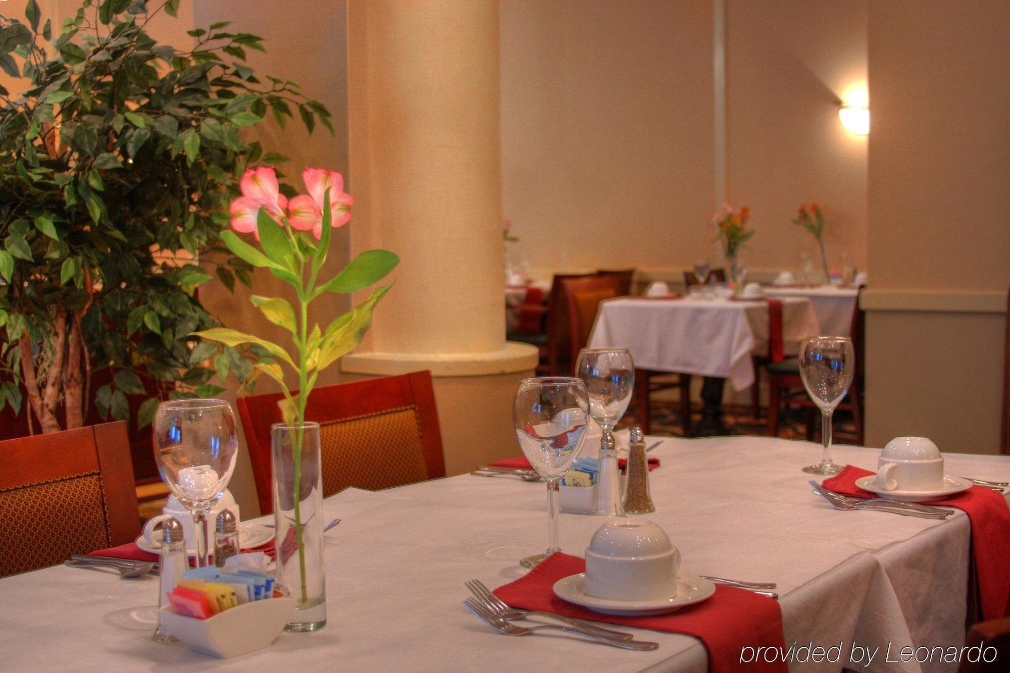 Red Lion Hotel Cromwell Ristorante foto