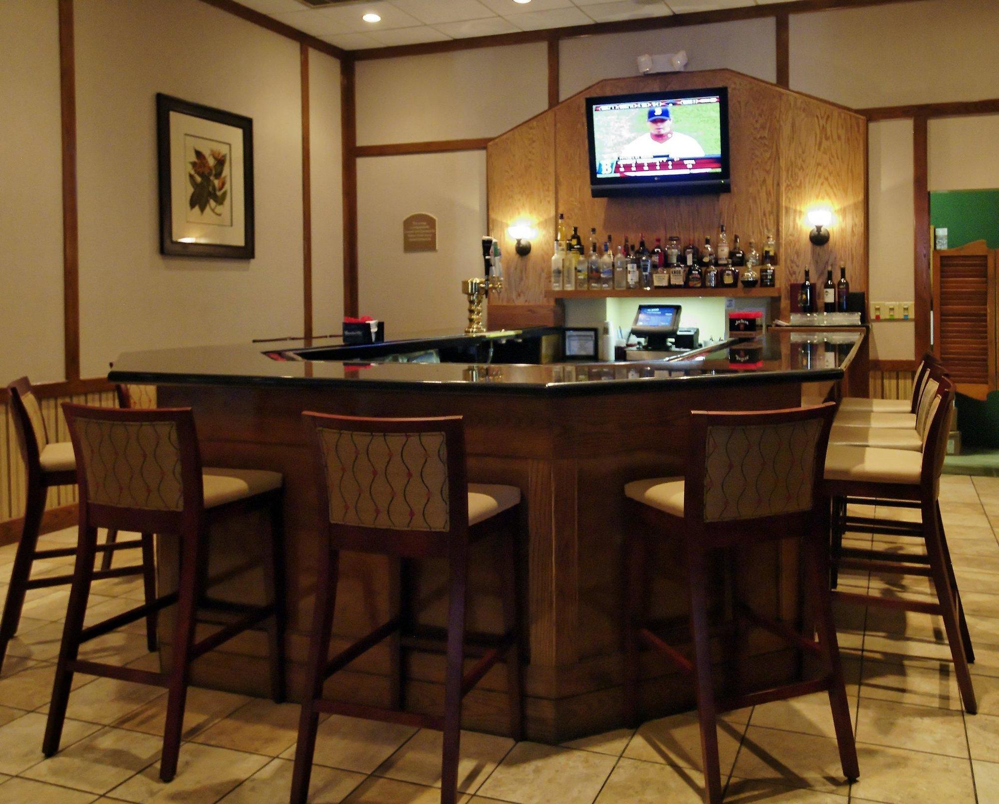 Red Lion Hotel Cromwell Esterno foto